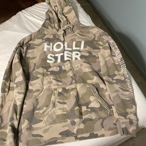 hollister camo sweatshirt